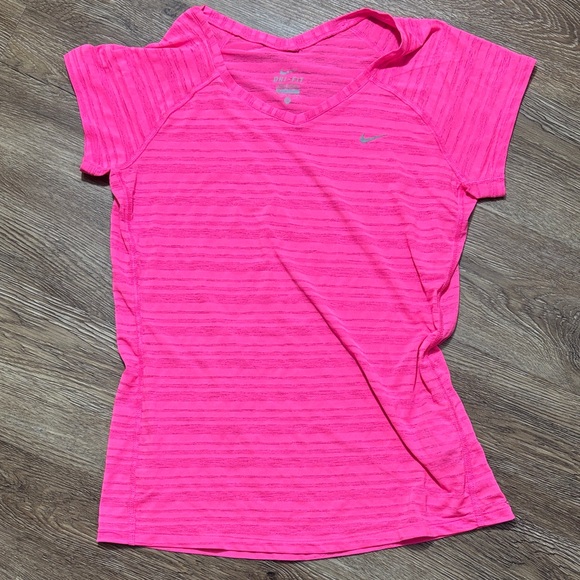 Nike Tops - Nike Women's Vibrant Pink Short Sleeve Tee